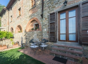 Classic House, 2 Bedrooms | Balcony - Attractive Apartment in Typical Tuscan Style (Figline e Incisa Valdarno)