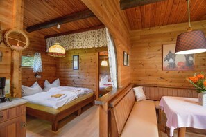 2 bedrooms, individually furnished, bed sheets - Cozy Holiday Home on a Horse Farm in the Luneburg Heath (Eschede)