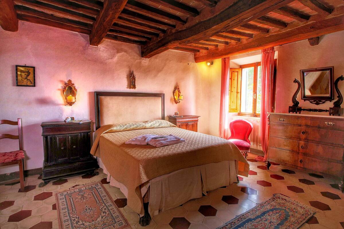 Classic House, 6 Bedrooms | 8 bedrooms, individually furnished, bed sheets