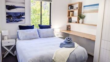 4 bedrooms, iron/ironing board, bed sheets