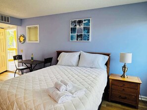 Iron/ironing board, WiFi, bed sheets