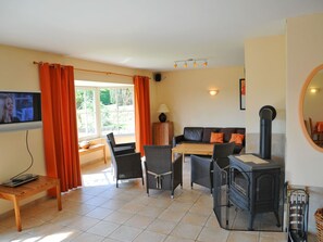 Classic House, 5 Bedrooms | Living room - Modern Holiday Home in Somme-leuze With Sauna (Somme-Leuze)