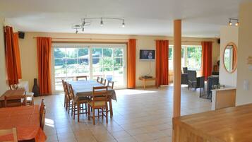 Classic House, 5 Bedrooms | Dining