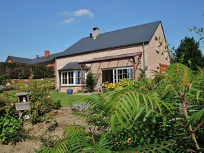 Classic House, 5 Bedrooms | Garden - Modern Holiday Home in Somme-leuze With Sauna (Somme-Leuze)