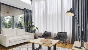 Classic House, 2 Bedrooms | Living room