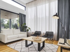 Classic House, 2 Bedrooms | Living room - Furnished Chalet With Dishwasher, Near Almelo (Enter)