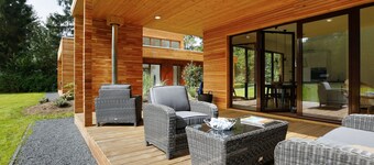 近阿爾梅洛的家具齊全小木屋，附洗碗機