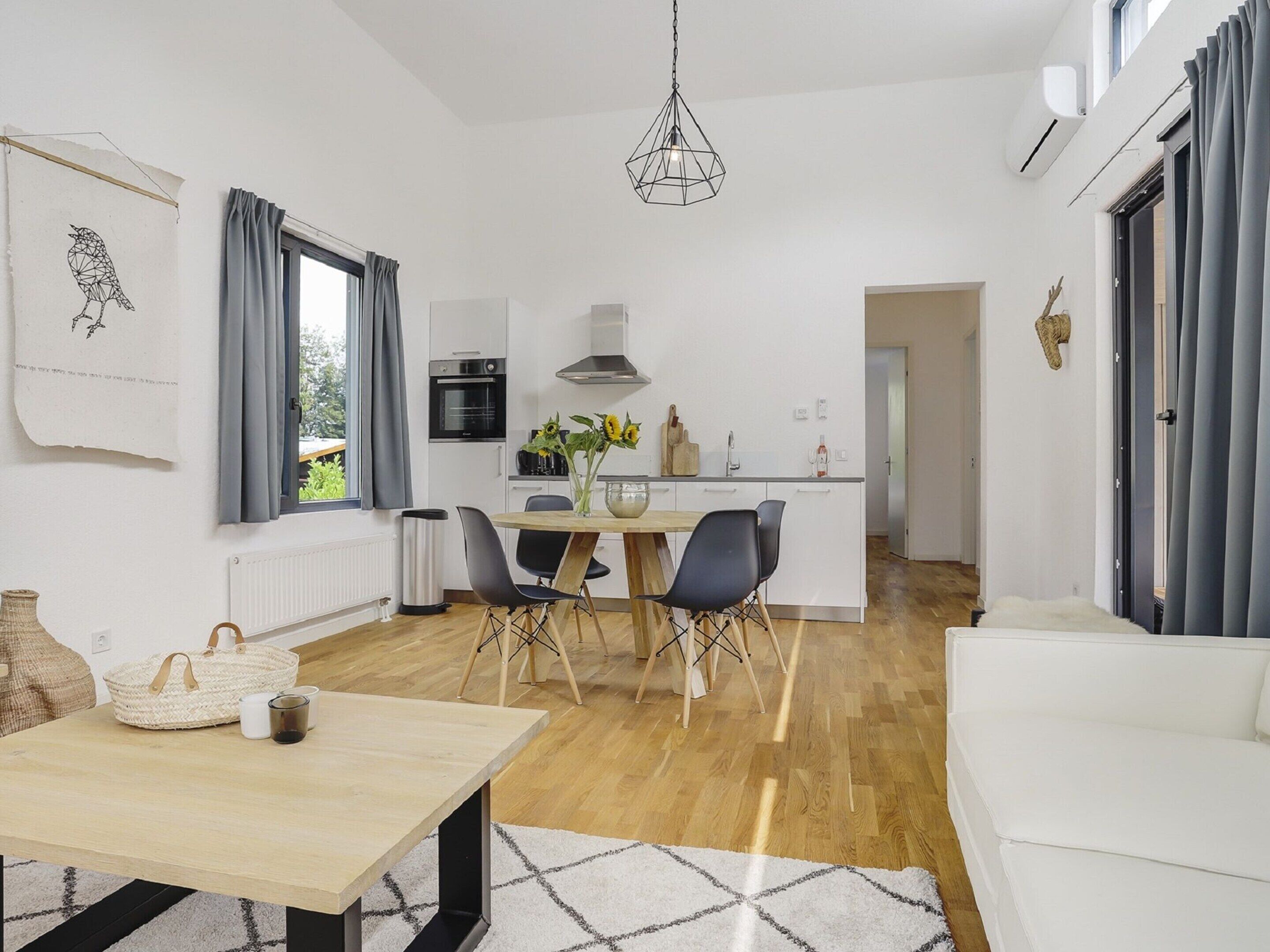Classic House, 2 Bedrooms | Living room