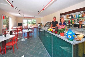 Classic Apartment, 1 Bedroom | Private kitchen | Fridge, microwave - Apartment Borgo Verde in Imperia (Imperia)