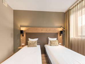 4 bedrooms, individually furnished, bed sheets