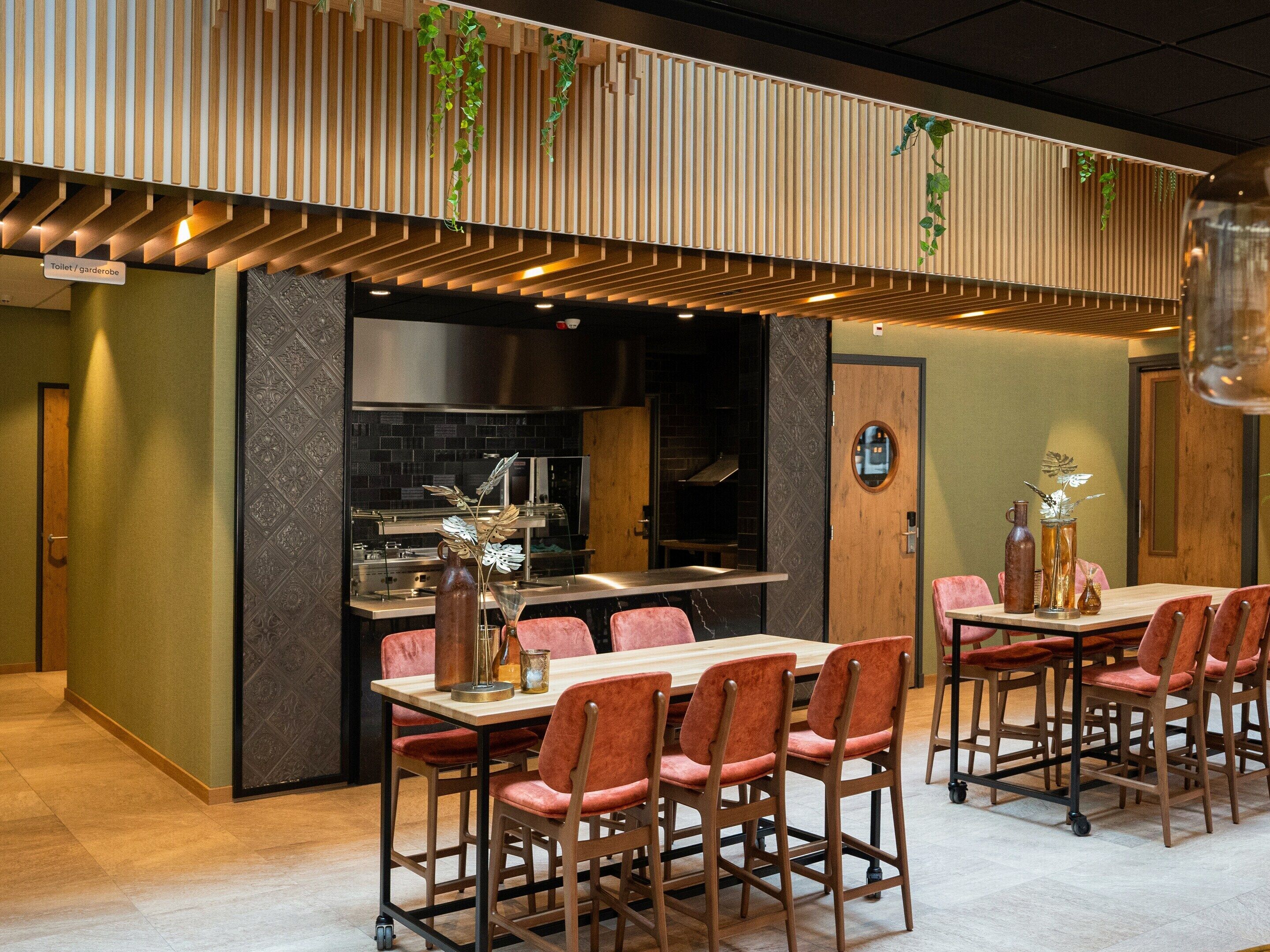 Classic Apartment, 2 Bedrooms | Tempat makan