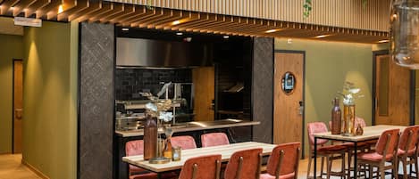 Classic Apartment, 2 Bedrooms | Dining