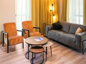 Classic-Apartment, 2 Schlafzimmer | Wohnzimmer