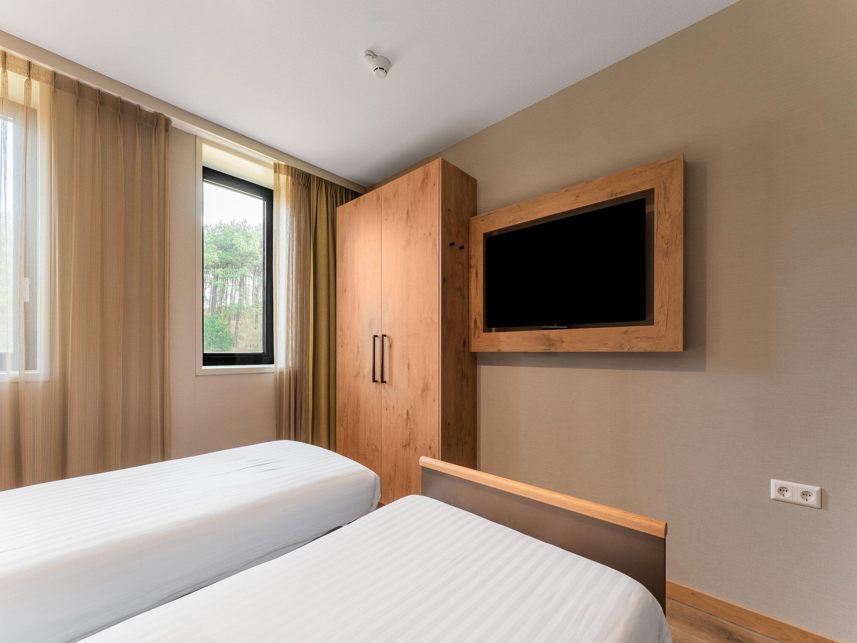 4 bedrooms, individually furnished, bed sheets