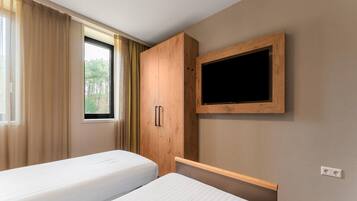 4 bedrooms, individually furnished, bed sheets