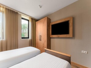 4 habitaciones, muebles diferentes y ropa de cama 