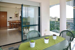 Comfort Apartment, 2 Bedrooms | Living room