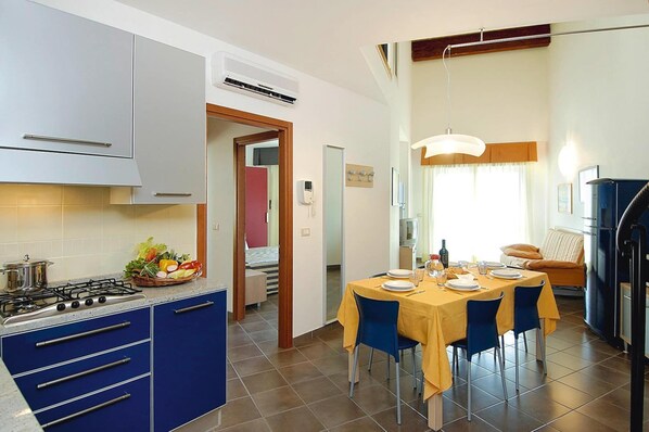 Classic Apartment, 3 Bedrooms | Living room - Holiday Resort Parco e Acacie, Bibione Pineda (San Michele al Tagliamento)