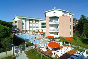Apartamento clássico, 3 quartos | Fachada