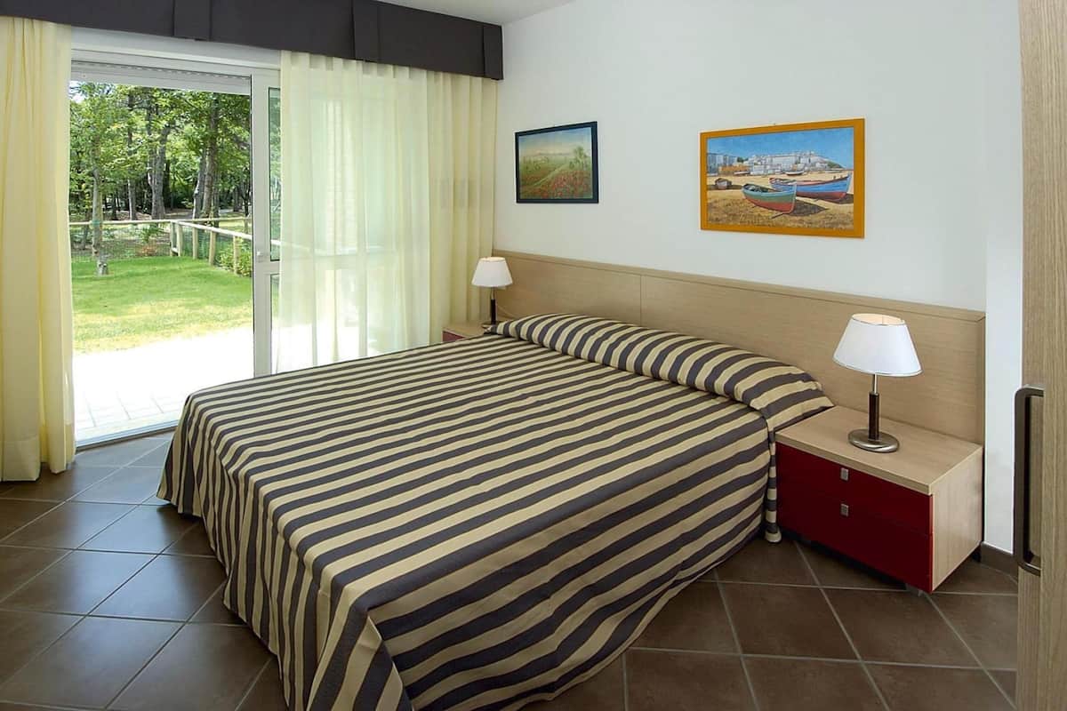 3 bedrooms, individually furnished