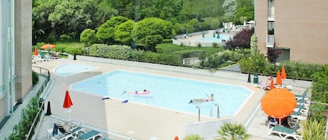 Klassiek appartement, 3 slaapkamers | Zwembad | Een buitenzwembad