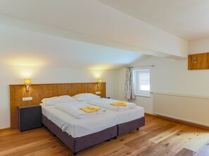 Casa Comfort, 6 camere da letto | 4 camere, con arredamento individuale, ferro/asse da stiro, lenzuola