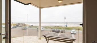 Luxury Apartment in a Residence Right on the Boulevard and the Beach