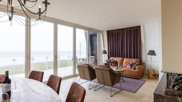 Classic Apartment, 3 Bedrooms | Tempat makan