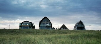 Luxury Apartment in a Residence Right on the Boulevard and the Beach