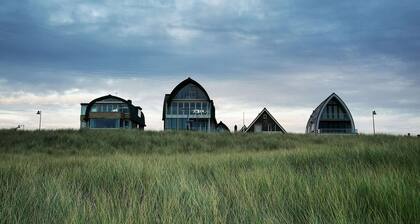 Luxury Apartment in a Residence Right on the Boulevard and the Beach