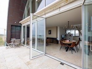 Departamento clásico, 3 habitaciones | Balcón