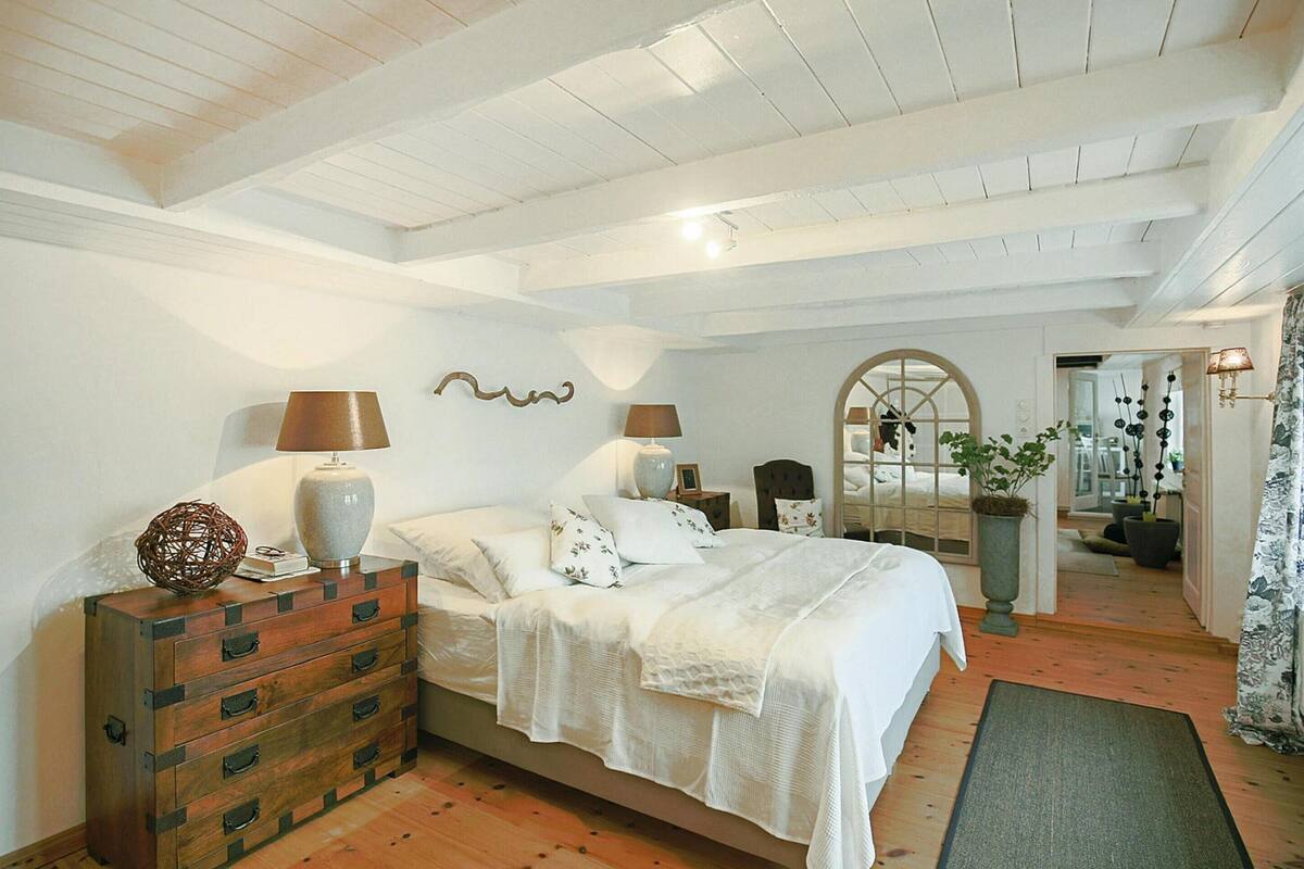 3 bedrooms, individually furnished