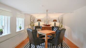 Comfort House, 3 Bedrooms | Dining