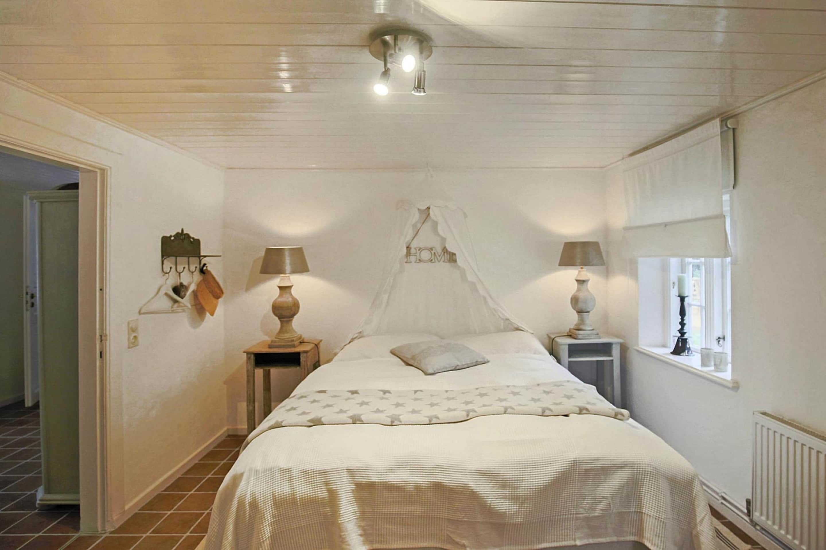 9 chambres, ameublement unique