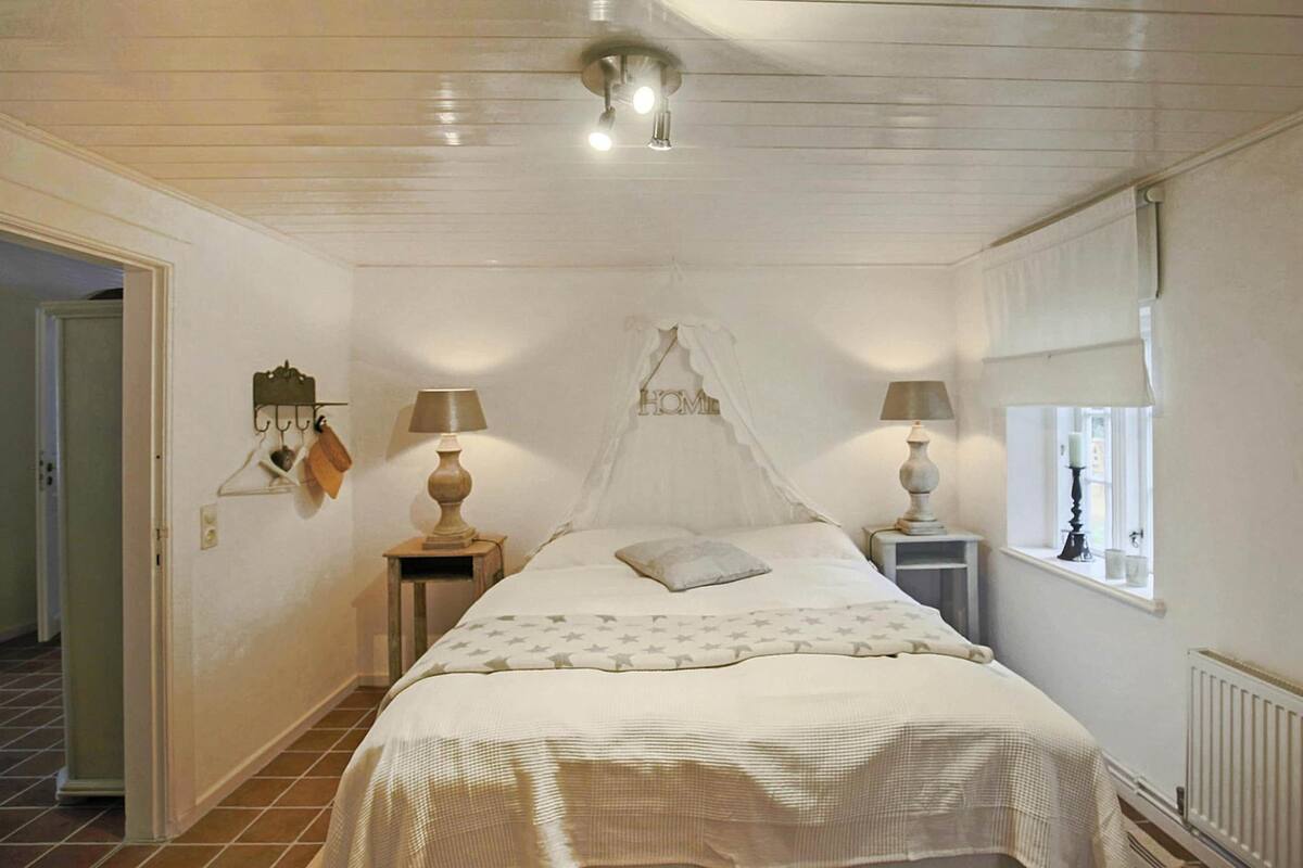 9 chambres, ameublement unique