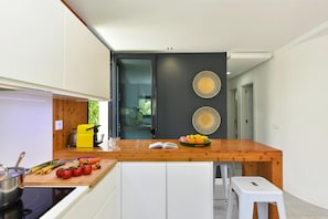 Classic-bungalow - 3 soveværelser | Privat køkken | Køleskab, mikrobølgeovn, ovn, opvaskemaskine