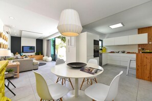 Classic Bungalow, 3 Bedrooms | Private kitchen | Fridge, microwave, oven, dishwasher
