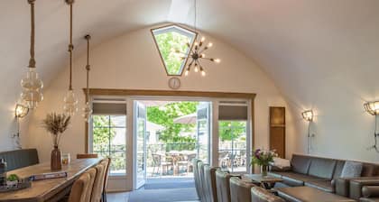 Beautiful House With Sandy Beach, Near Giethoorn