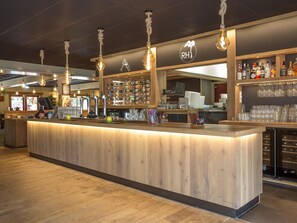 Hus Comfort - flera sovrum | Bar (på boendet)