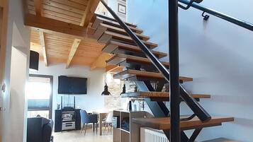 Nhà tiện nghi đơn giản, 5 phòng ngủ | Nội thất