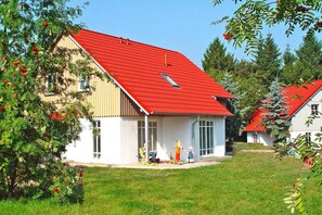 Comfort House, 3 Bedrooms | Exterior - Holiday Home in Wernigerode With a Shared Pool (Wernigerode)