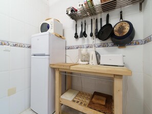 Classic House, 3 Bedrooms | Private kitchen | Fridge, microwave, coffee/tea maker, electric kettle - Apartment in Mijas With Pool (Mijas)