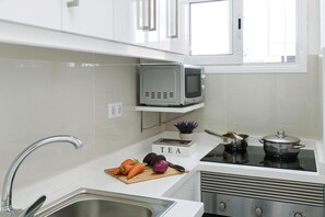 クラシック バンガロー 2 ベッドルーム | 専用キッチン | 冷蔵庫、電子レンジ、オーブン、食器洗い機
