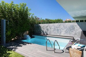 Indoor pool, outdoor pool