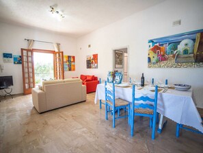 Comfort House, 5 Bedrooms | Dining