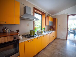Fridge, microwave, oven, coffee/tea maker