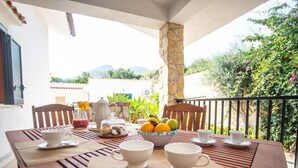 Outdoor dining - Villa in Castellammare del Golfo With Private Pool (Castellammare del Golfo)