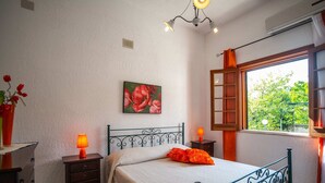 9 bedrooms, iron/ironing board, individually furnished, bed sheets - Villa in Castellammare del Golfo With Private Pool (Castellammare del Golfo)