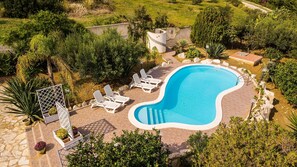 Classic-talo, 5 makuuhuonetta | Uima-allas | Sisäuima-allas, ulkouima-allas