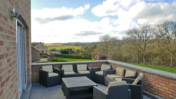 Comfort House, 5 Bedrooms | Balkoni